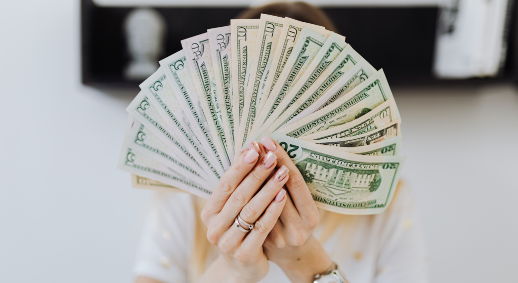 عادات يومية تمنعك من بناء الثروة