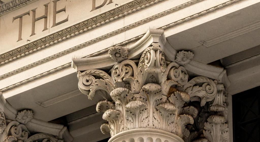 الفرق بين البنوك المركزية والبنوك التجارية