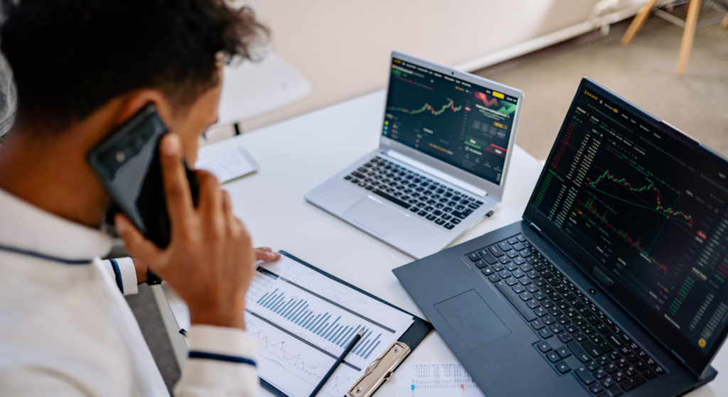 ما الفرق بين التحليل الفني والتحليل الأساسي 